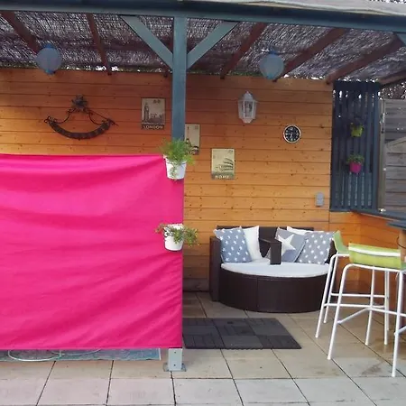 Chambres D'hotes La Canadienne Bed & Breakfast 3*