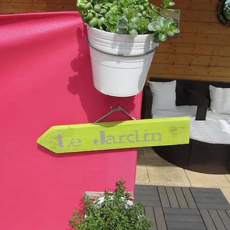 Chambres D'hotes La Canadienne Bed & Breakfast