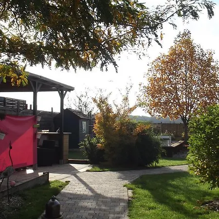 Chambres D'hotes La Canadienne Bed & Breakfast 3*